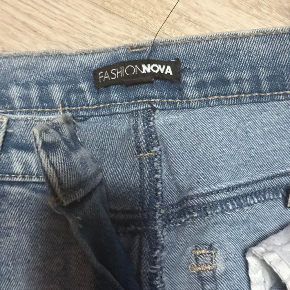 Fashion Nova mom Jean size‎ 3
